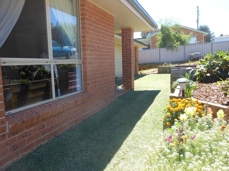 24 Henry Place, Young NSW 2594