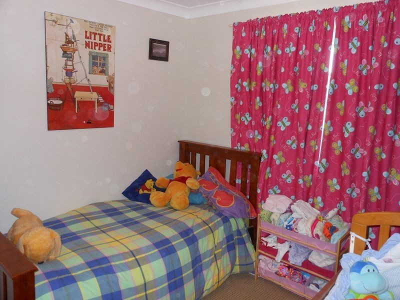 24 Henry Place, Young NSW 2594