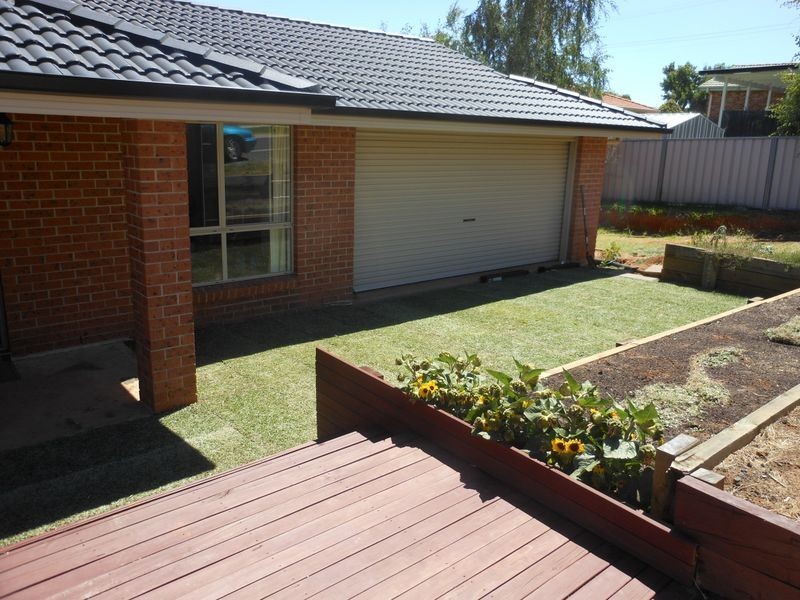 24 Henry Place, Young NSW 2594