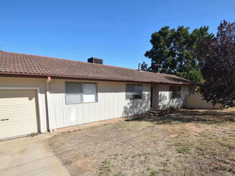 25 White Street, Young NSW 2594