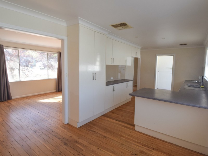 25 White Street, Young NSW 2594