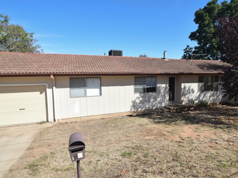 25 White Street, Young NSW 2594