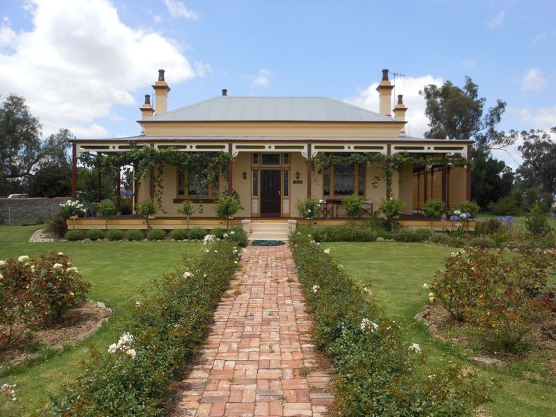 1560 Pinnacle Rd, Grenfell NSW 2810