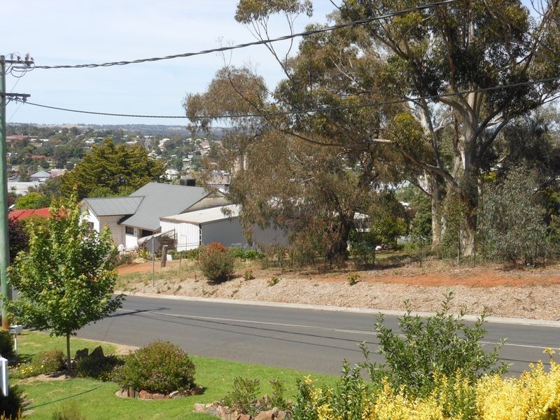 25 Fontenoy St, Young NSW 2594