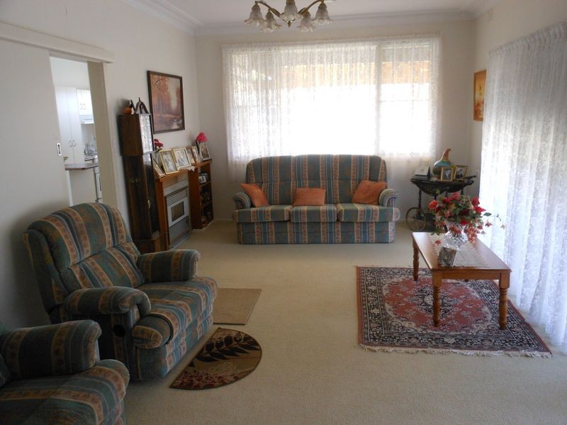 25 Fontenoy St, Young NSW 2594