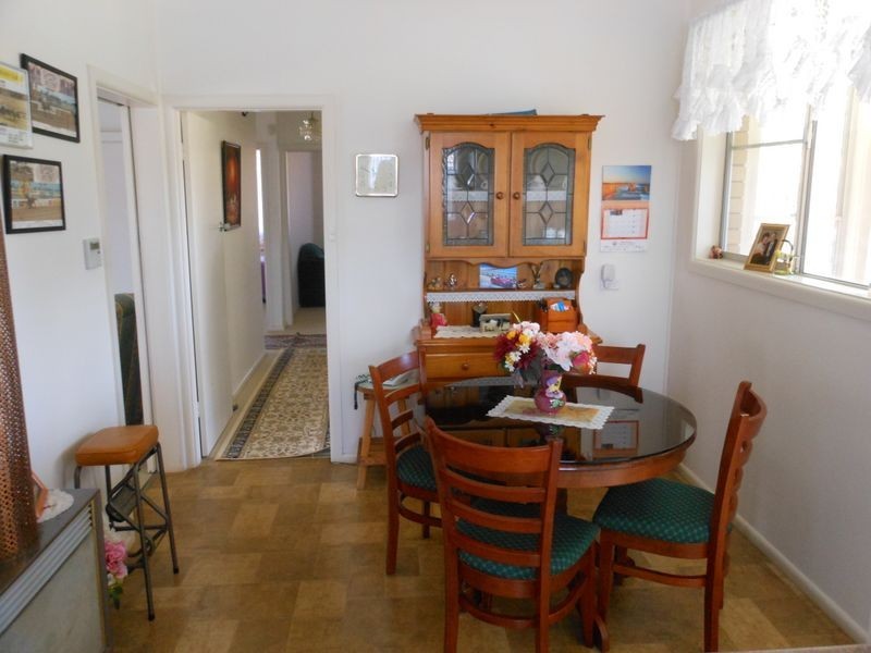 25 Fontenoy St, Young NSW 2594