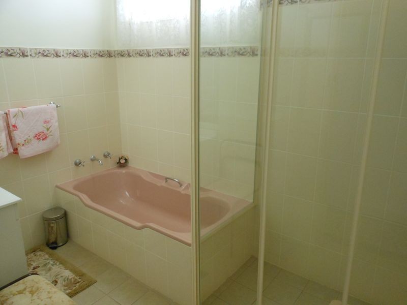 25 Fontenoy St, Young NSW 2594