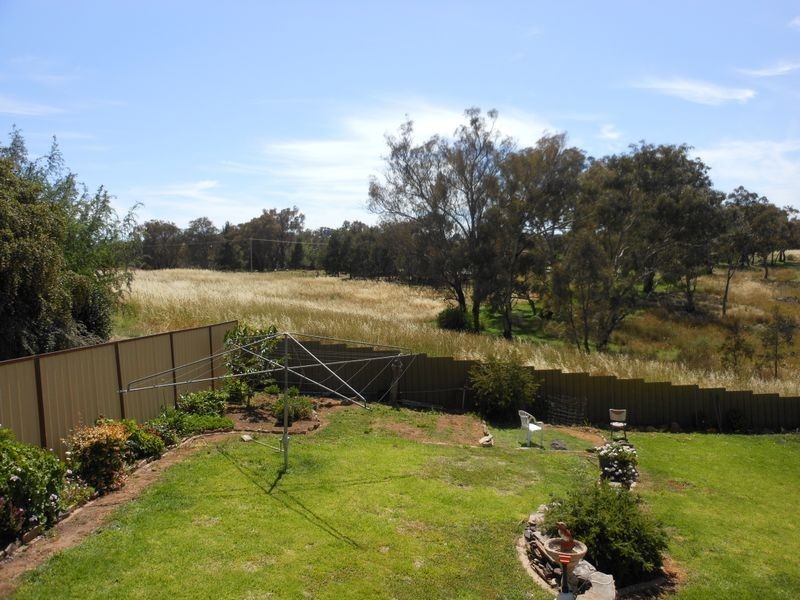 25 Fontenoy St, Young NSW 2594