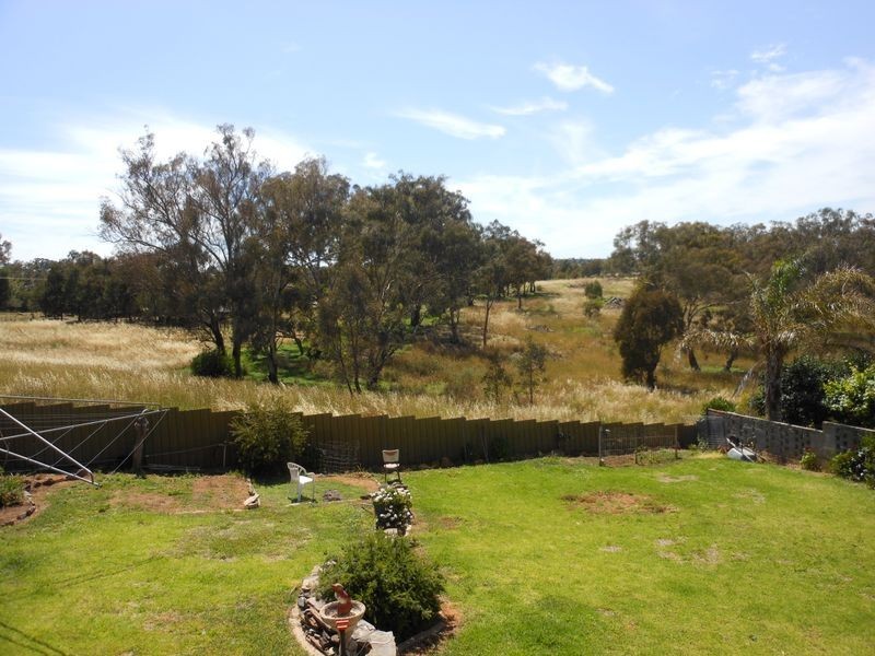 25 Fontenoy St, Young NSW 2594
