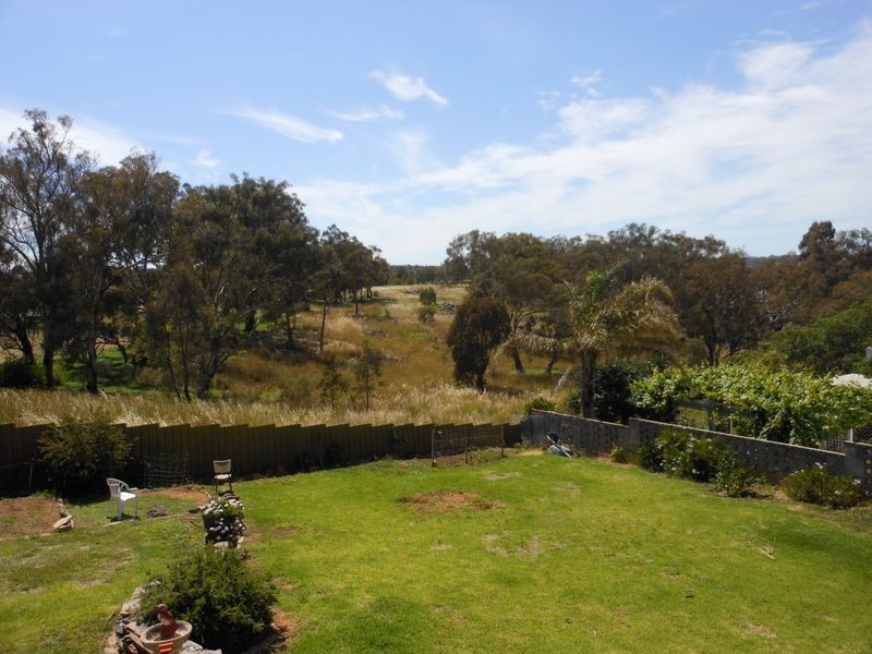 25 Fontenoy St, Young NSW 2594