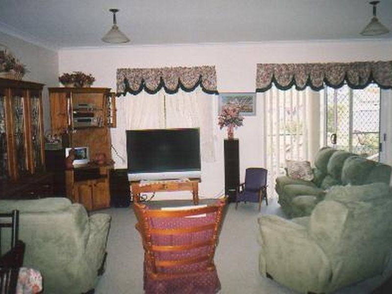 24 Karabah Ave, Young NSW 2594