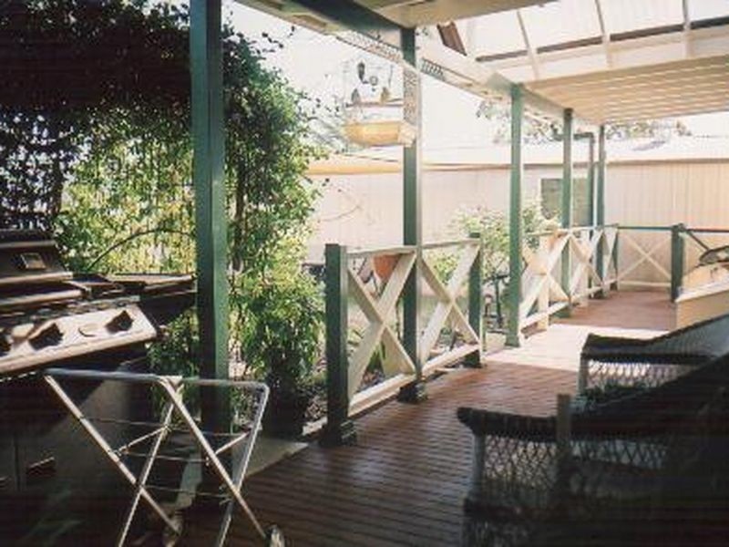 24 Karabah Ave, Young NSW 2594