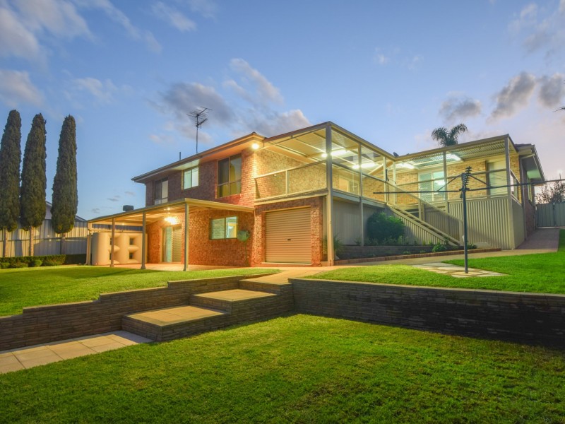 18 Mathew Street, Young NSW 2594