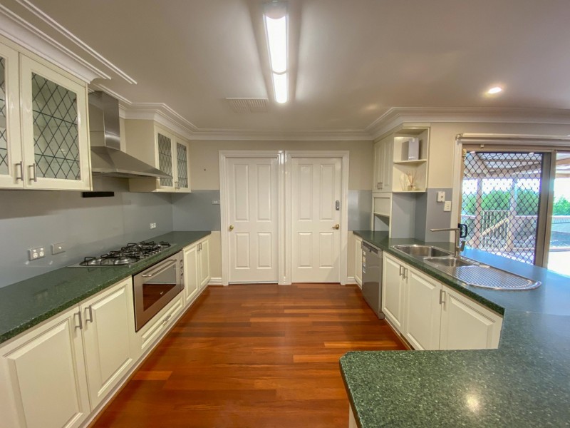 18 Mathew Street, Young NSW 2594