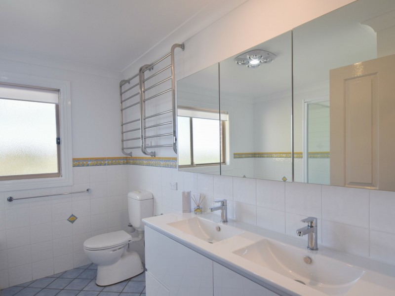 18 Mathew Street, Young NSW 2594