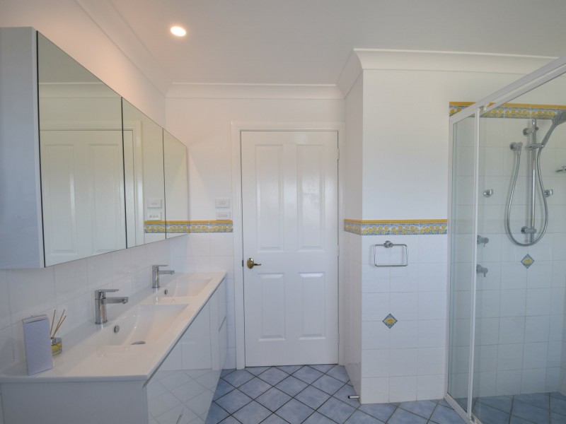 18 Mathew Street, Young NSW 2594