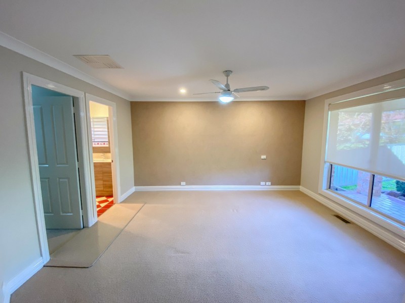 18 Mathew Street, Young NSW 2594