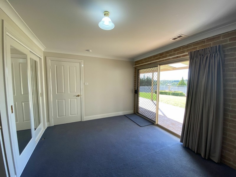 18 Mathew Street, Young NSW 2594