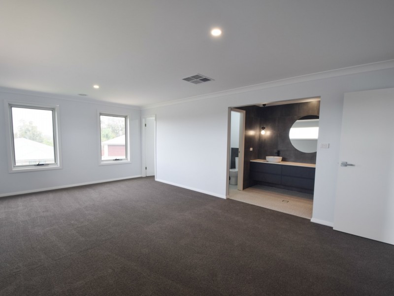 21 Jordan Place, Young NSW 2594