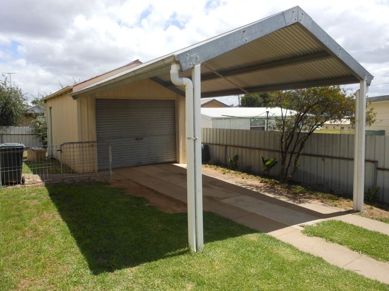 54 Currawong Street, Young NSW 2594