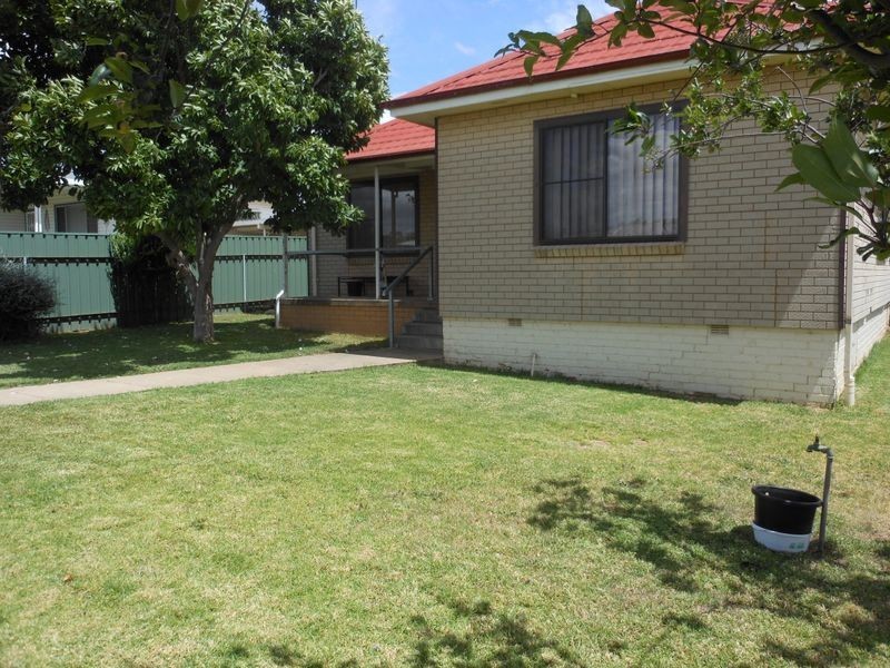 54 Currawong Street, Young NSW 2594