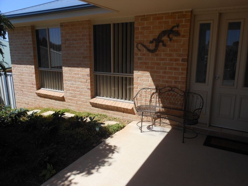 3 Scott Place, Young NSW 2594