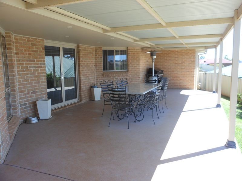 3 Scott Place, Young NSW 2594