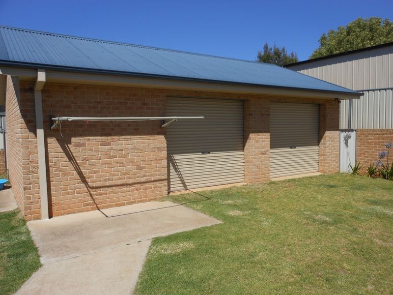 3 Scott Place, Young NSW 2594