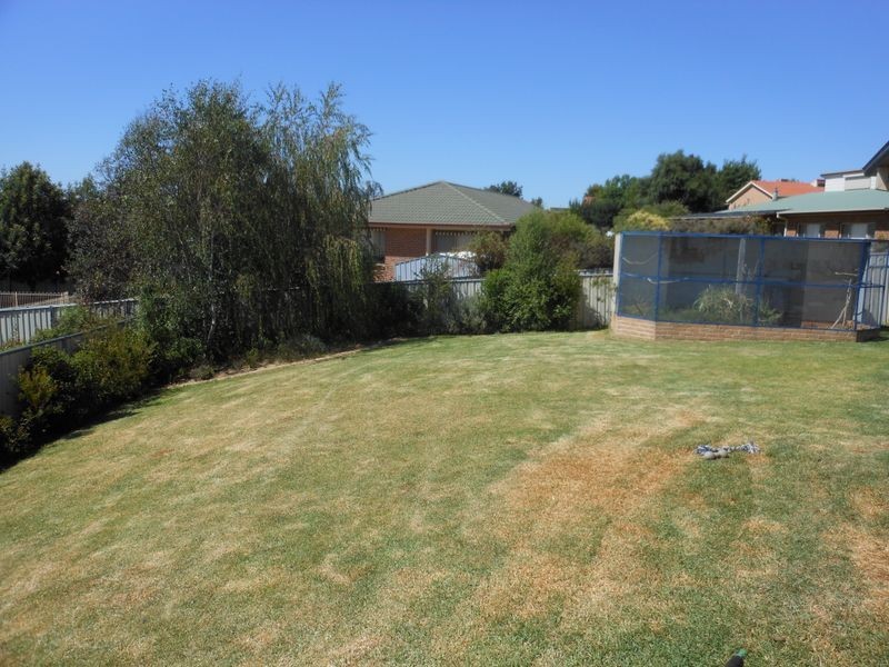 3 Scott Place, Young NSW 2594