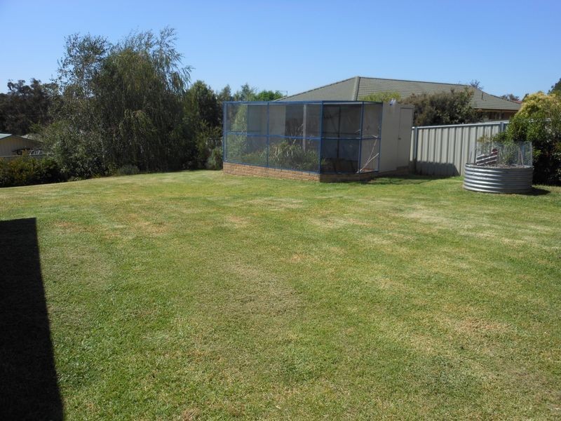 3 Scott Place, Young NSW 2594