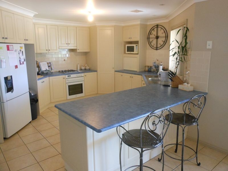 3 Scott Place, Young NSW 2594