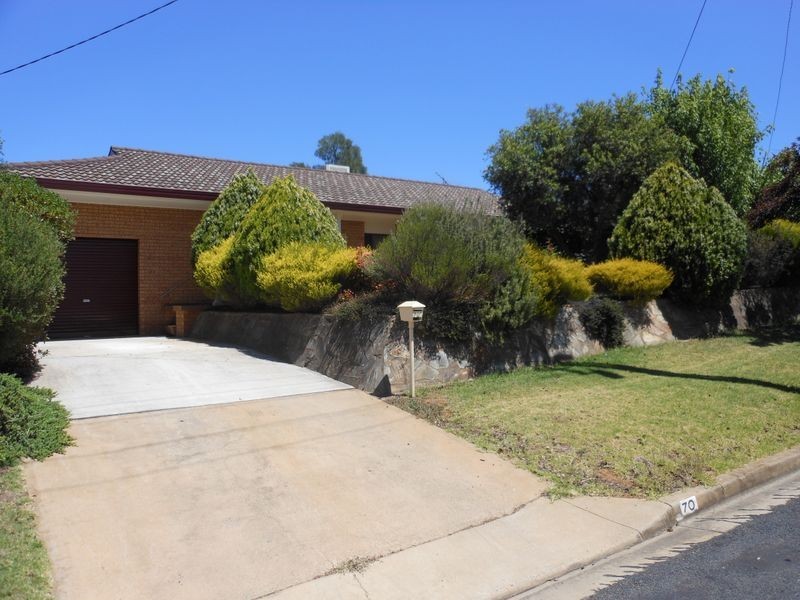 70 Fontenoy Street, Young NSW 2594