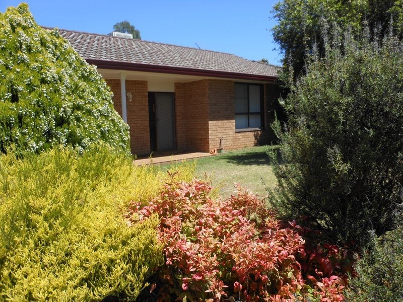 70 Fontenoy Street, Young NSW 2594