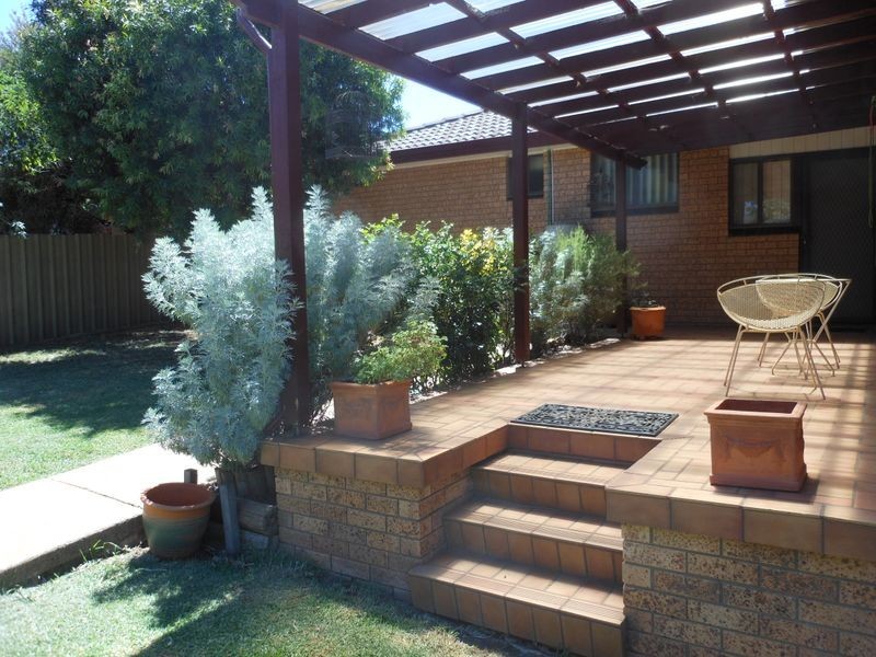 70 Fontenoy Street, Young NSW 2594