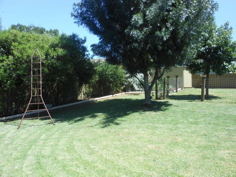 70 Fontenoy Street, Young NSW 2594