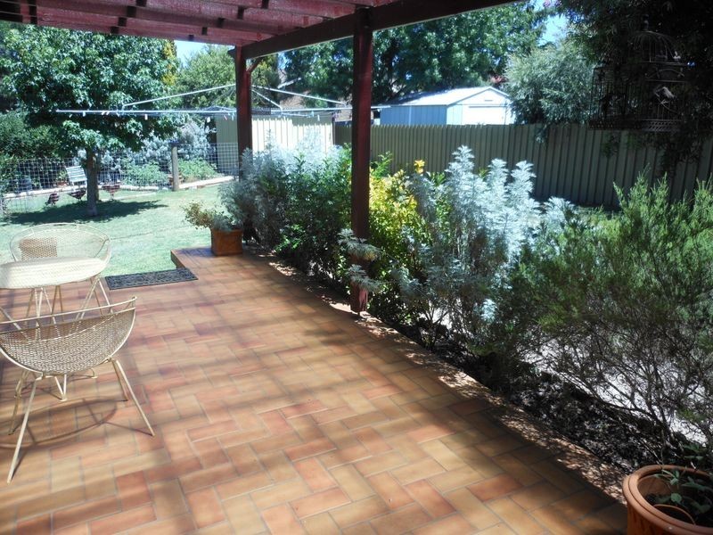 70 Fontenoy Street, Young NSW 2594