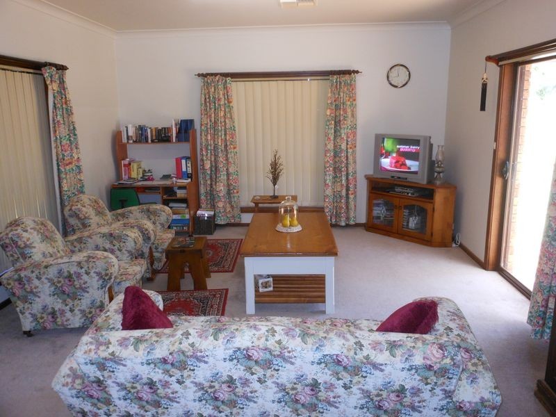 70 Fontenoy Street, Young NSW 2594