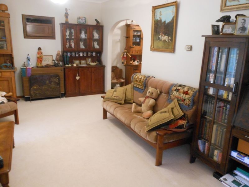 70 Fontenoy Street, Young NSW 2594