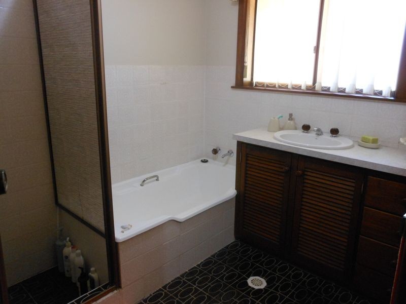 70 Fontenoy Street, Young NSW 2594