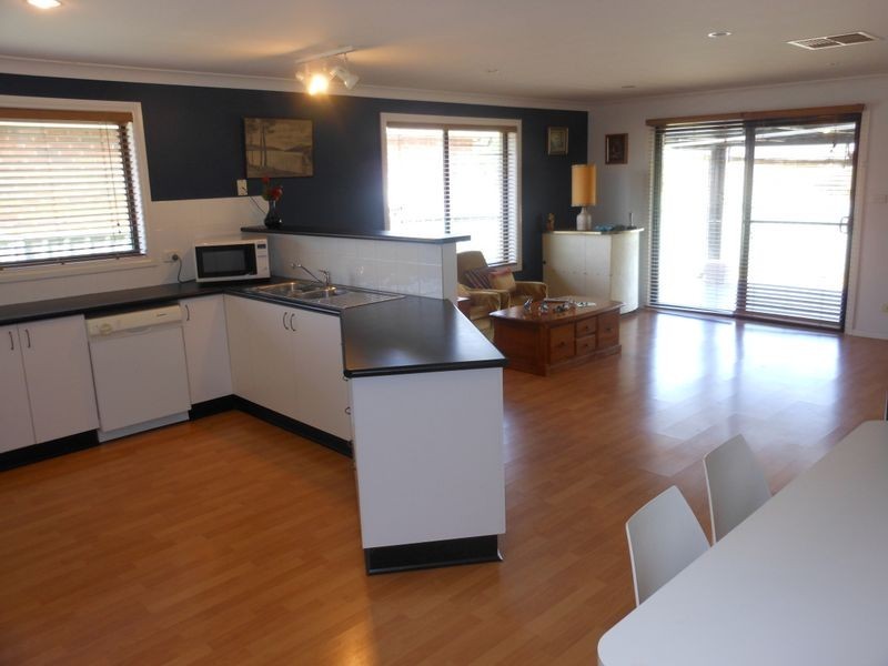 15/3A Sam Place, Young NSW 2594