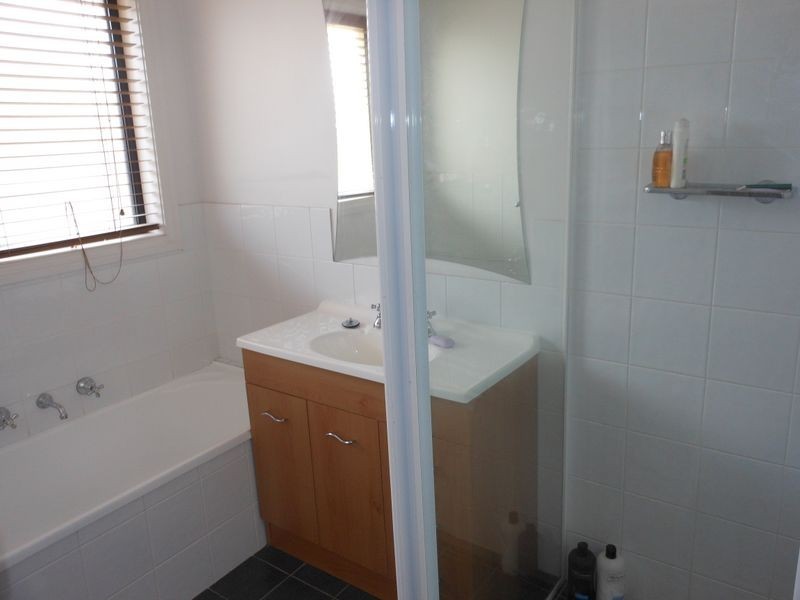 15/3A Sam Place, Young NSW 2594