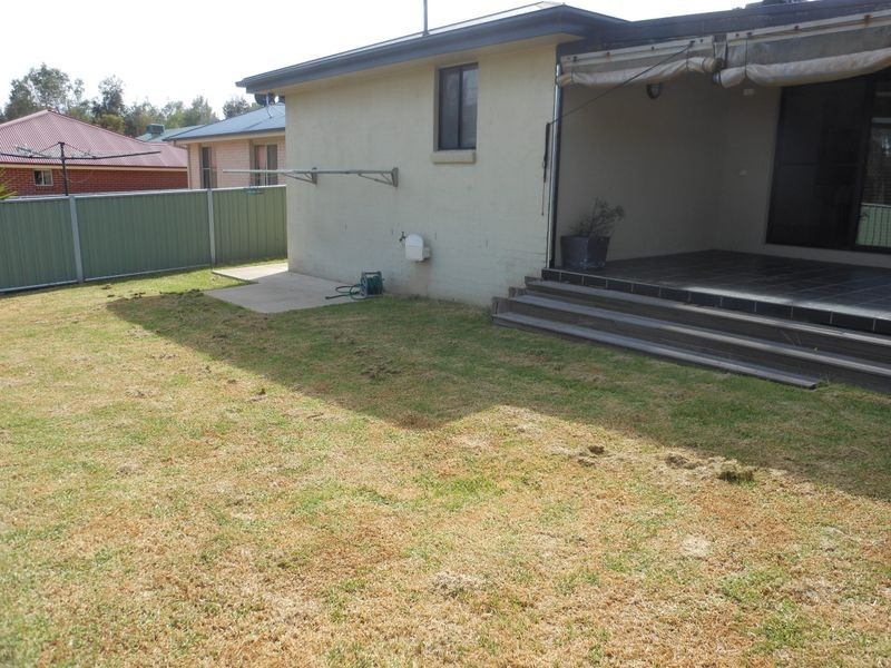 15/3A Sam Place, Young NSW 2594