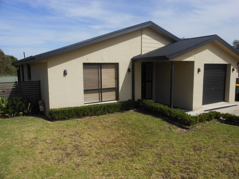 15/3A Sam Place, Young NSW 2594