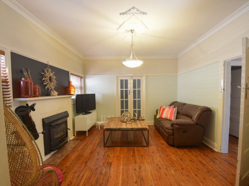 38 Yass Street, Young NSW 2594