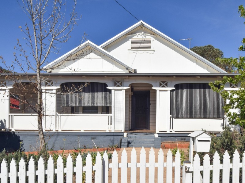 50 Caple Street, Young NSW 2594