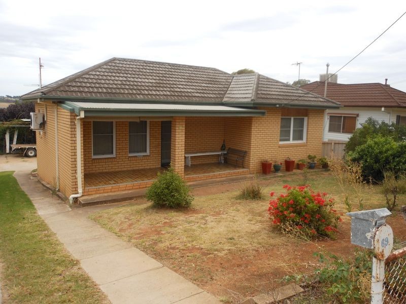 69 Allanan Street, Young NSW 2594