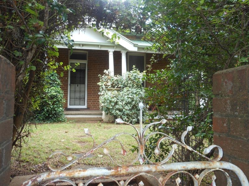 115 Edwards Street, Young NSW 2594