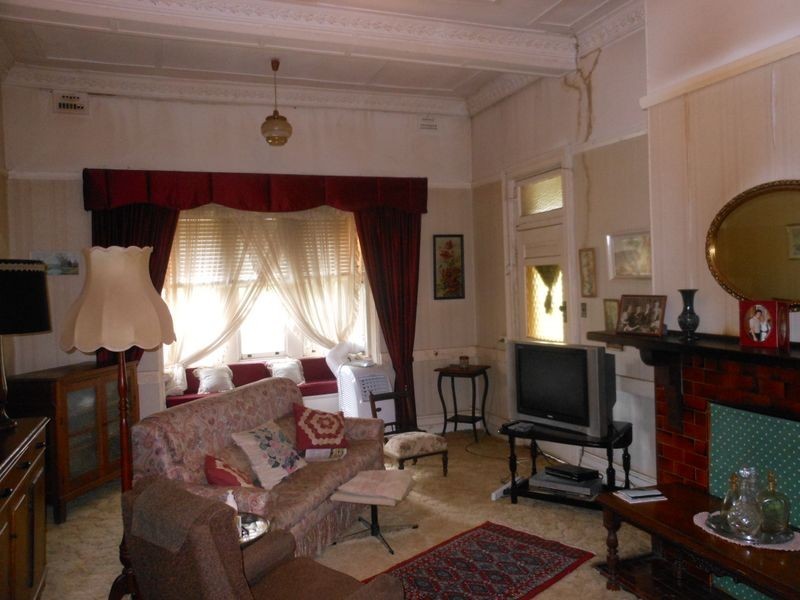 115 Edwards Street, Young NSW 2594