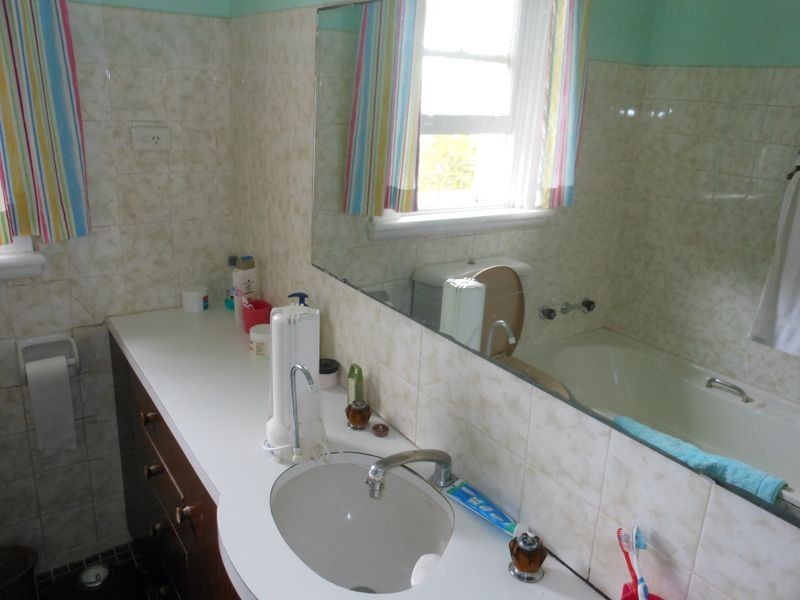 115 Edwards Street, Young NSW 2594