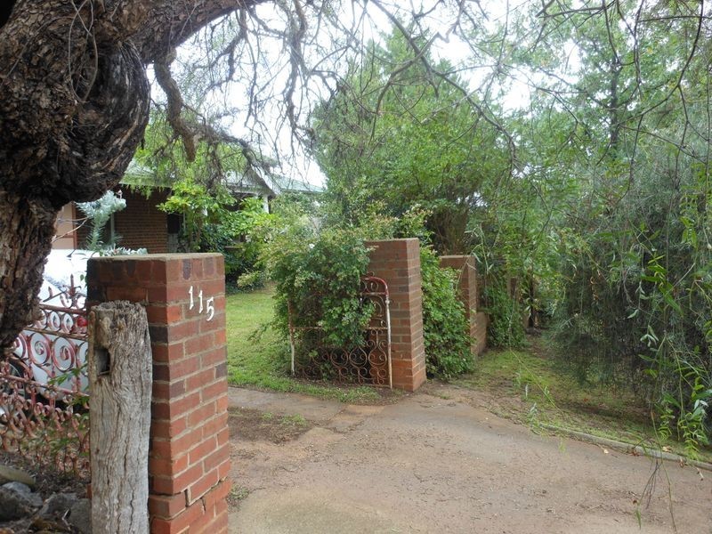 115 Edwards Street, Young NSW 2594